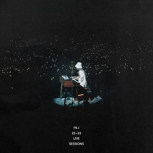 美女男人努力生产豆浆
