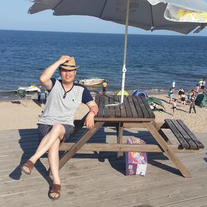 美女男人努力生产豆浆
